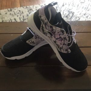 Reebok Girls Sneakers Size 6.5